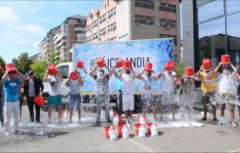 Acţiunea Ice Bucket Challenge din Oradea, salvată de poloiştii de la CSM (FOTO/VIDEO)